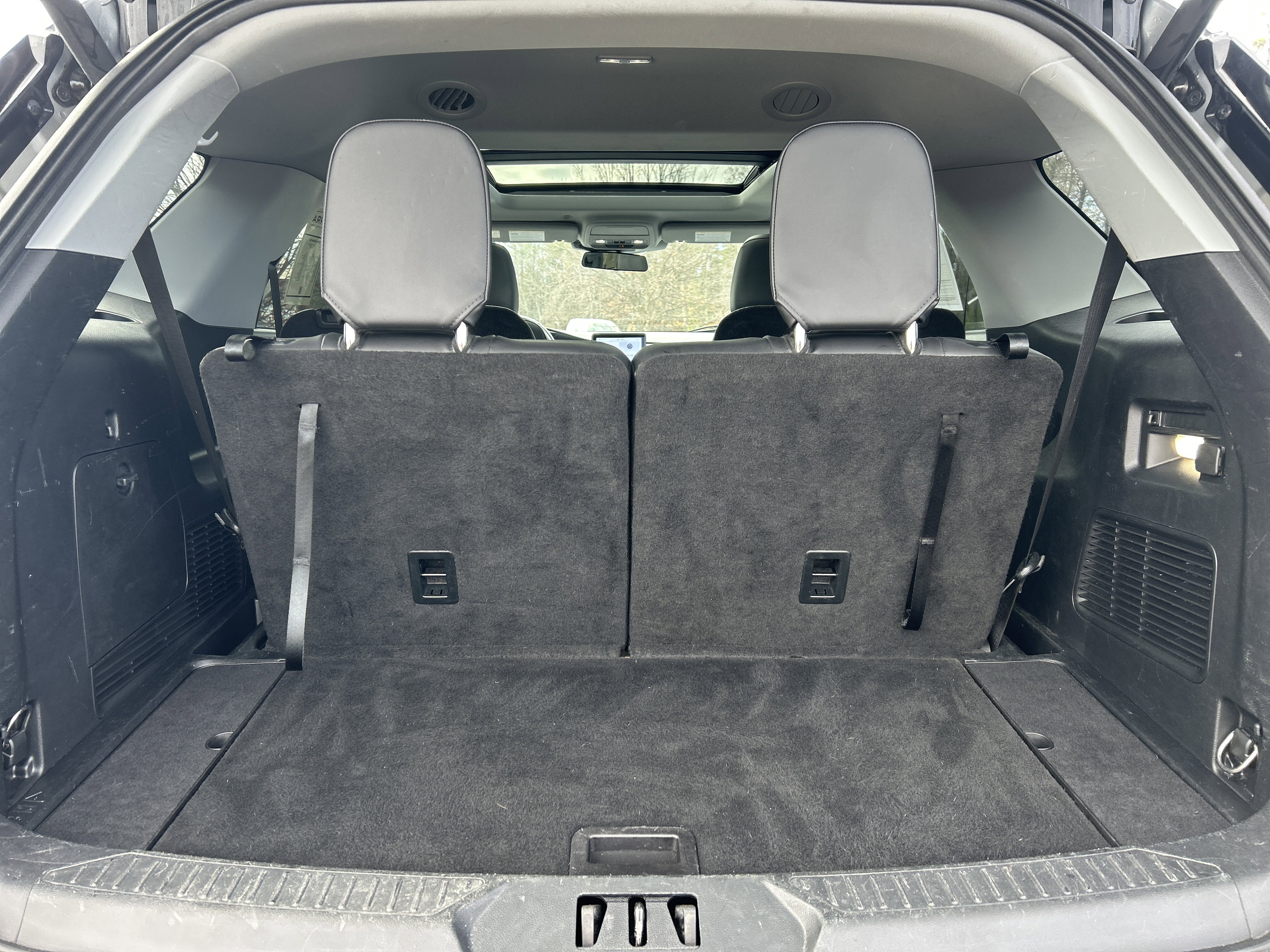 Used 2022 Ford Explorer XLT w/ XLT Sport Appearance Package image 9