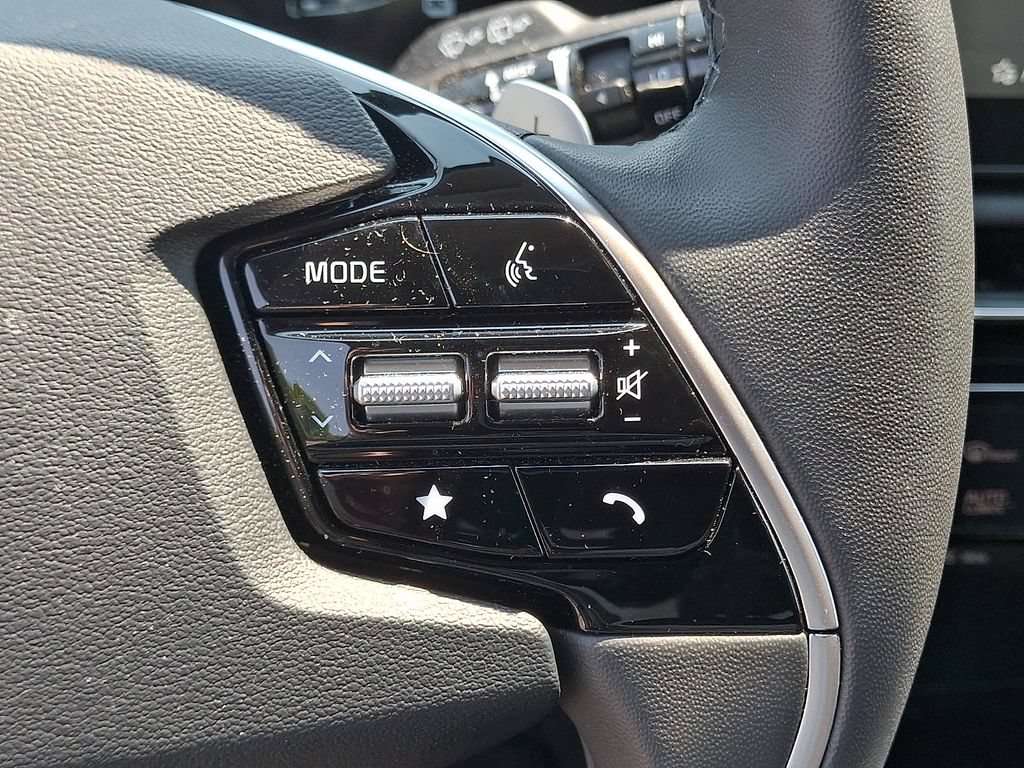 Used 2025 Kia Niro EX w/ EX Cold Weather Package FWD image 23