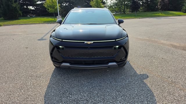 Used 2024 Chevrolet Equinox EV LT FWD image 3