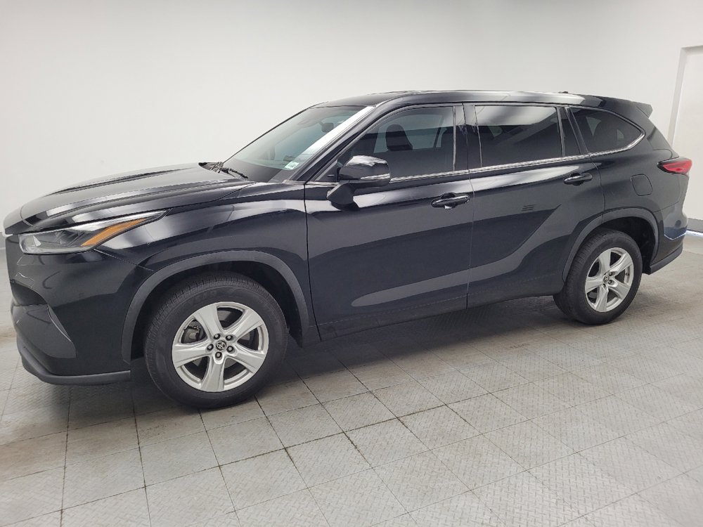 Used 2021 Toyota Highlander L FWD image 2