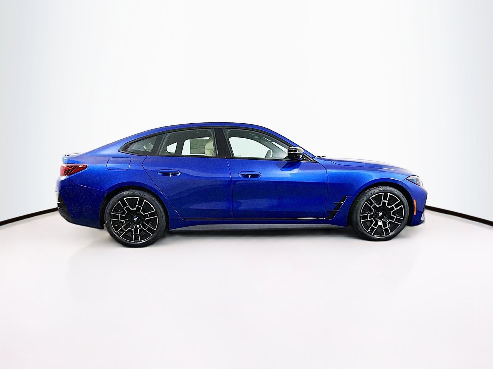 New 2026 BMW 430i xDrive w/ M Sport Package AWD/4WD image 8