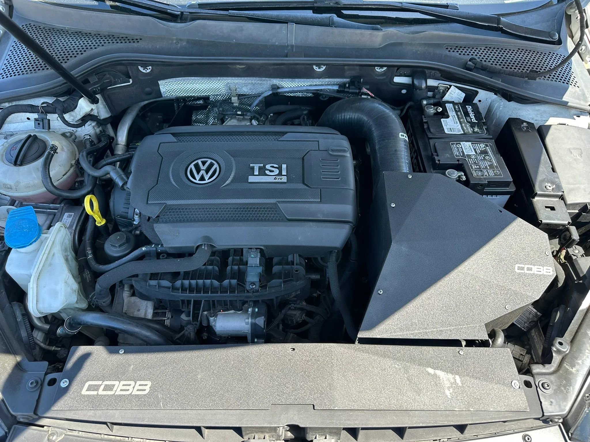 Used 2016 Volkswagen Golf R 4-Door AWD/4WD image 18