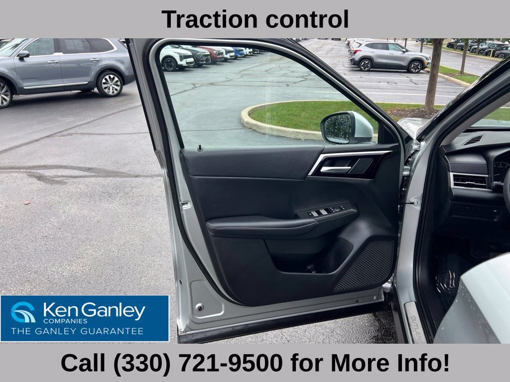 Used 2023 Mitsubishi Outlander SE AWD/4WD image 23
