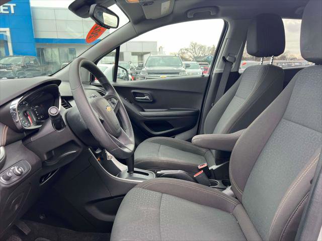 Used 2022 Chevrolet Trax LS w/ Tint and Cruise Package image 15