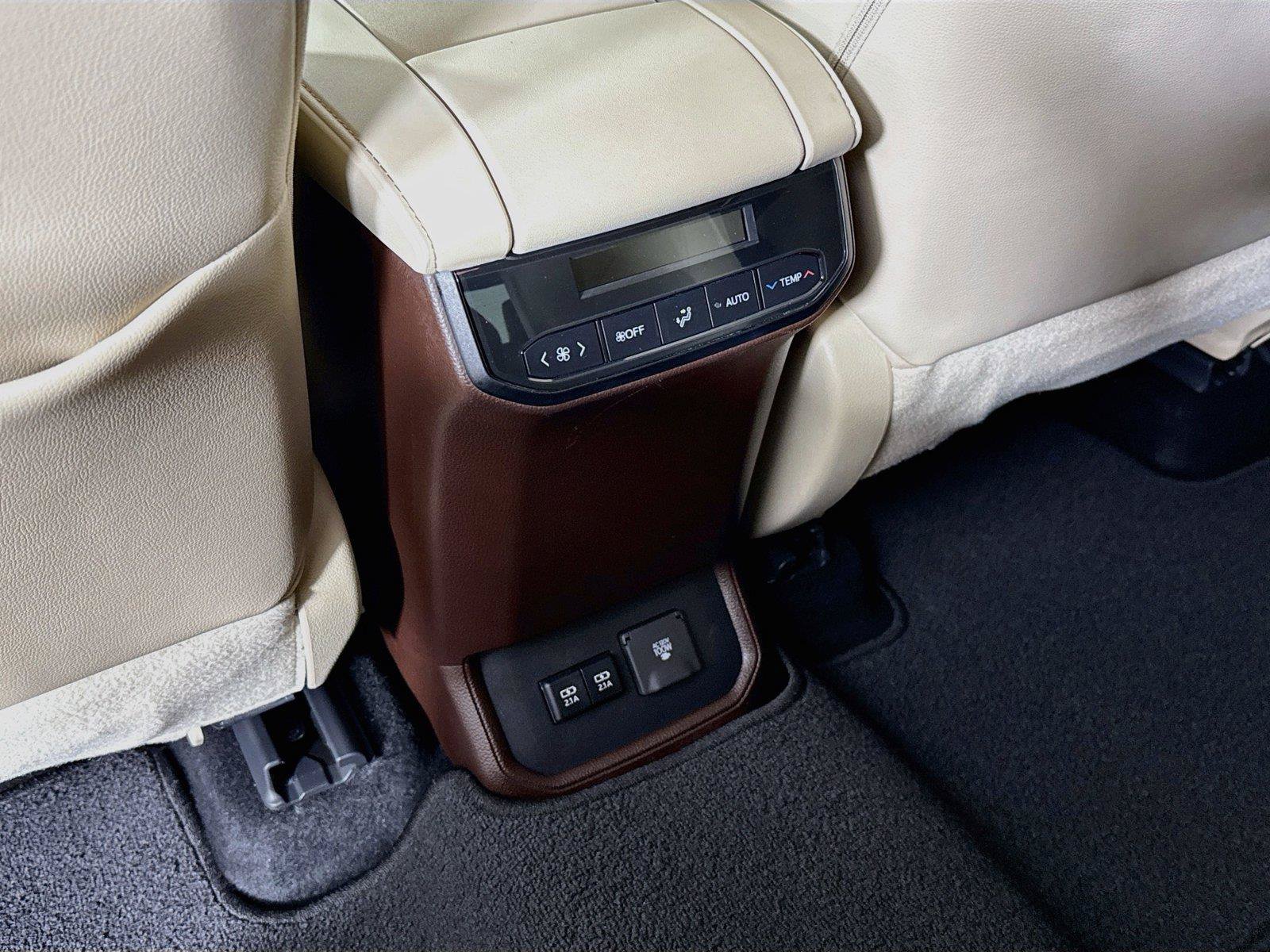 Certified 2021 Toyota Highlander Limited FWD image 39