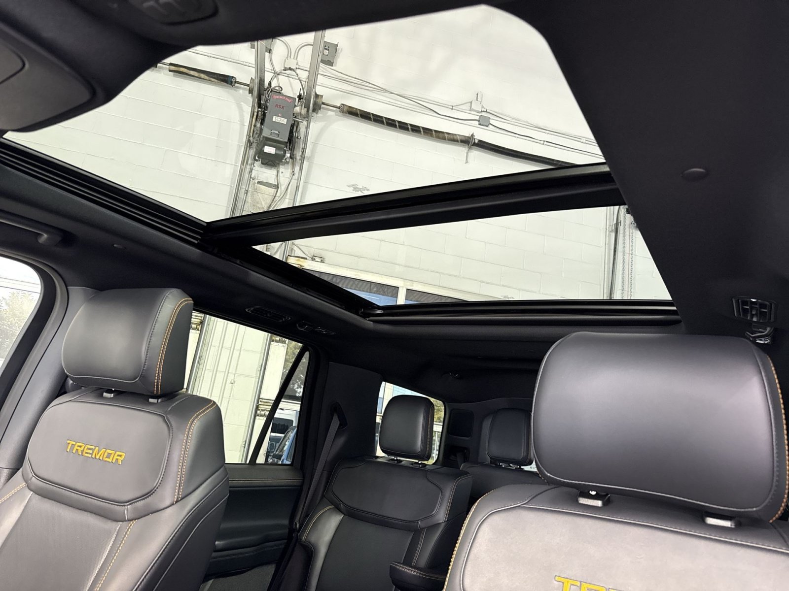 Used 2025 Ford Expedition Tremor AWD/4WD image 25