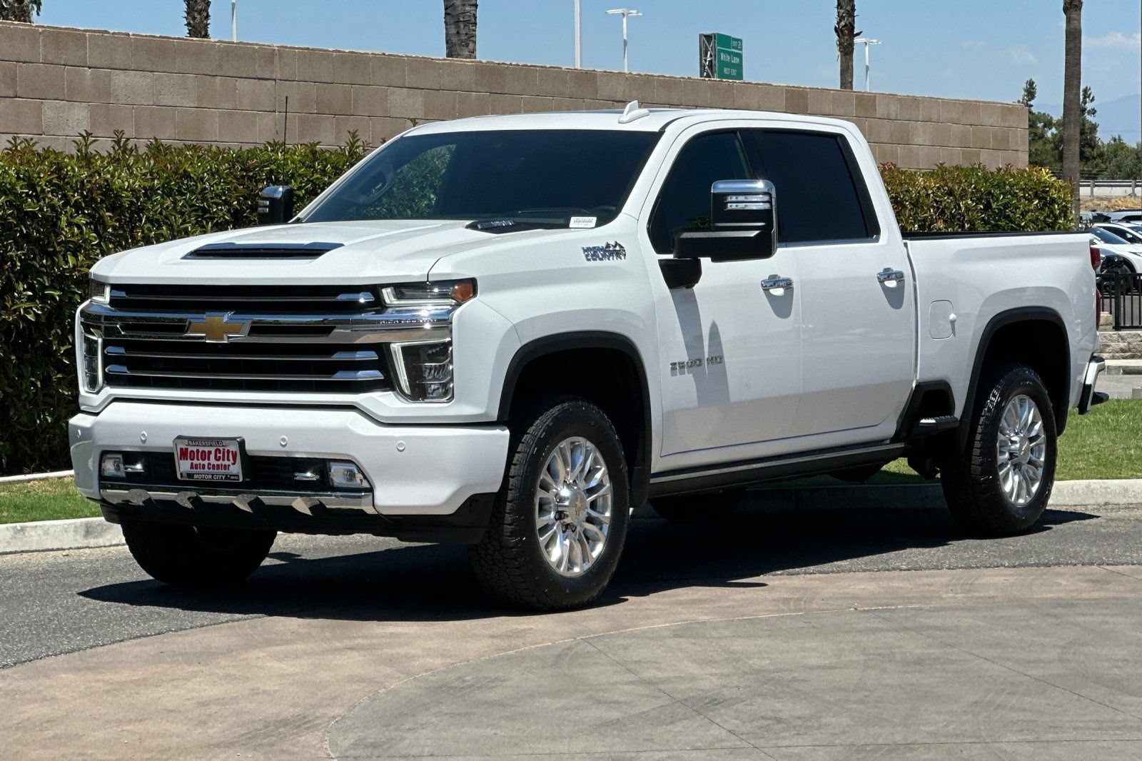 Certified 2023 Chevrolet Silverado 2500 High Country w/ Z71 Off-Road Package AWD/4WD image 8