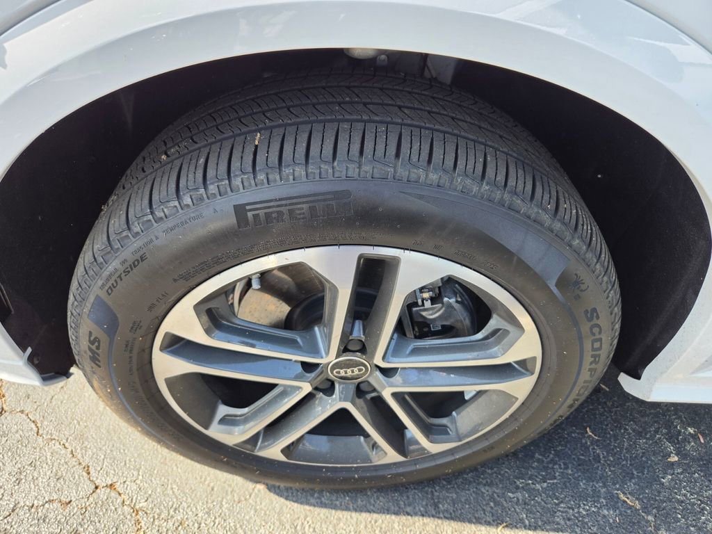 Certified 2025 Audi Q5 Premium w/ Convenience Package image 12