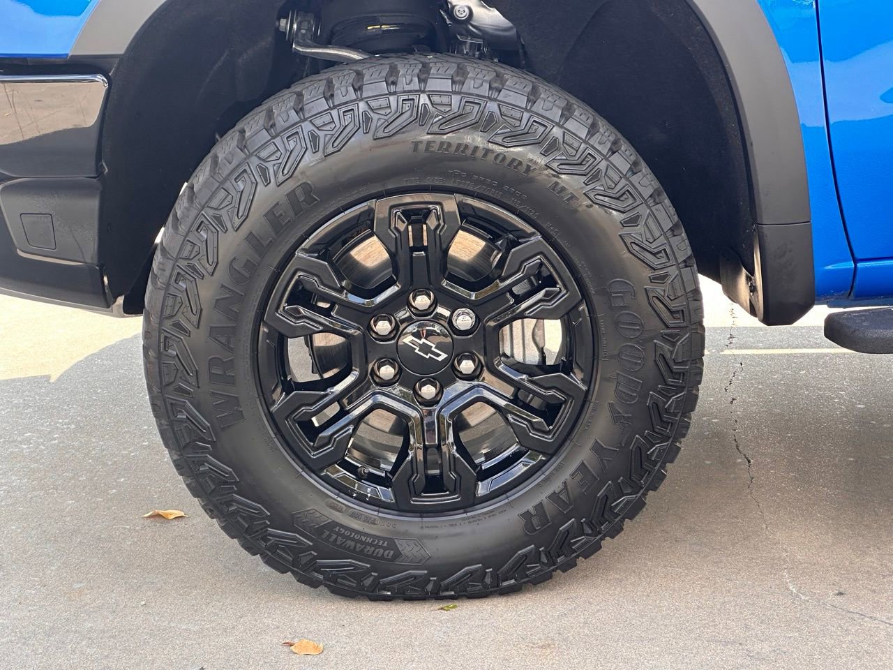 Used 2026 Chevrolet Silverado 1500 ZR2 w/ Dark Appearance Package image 8