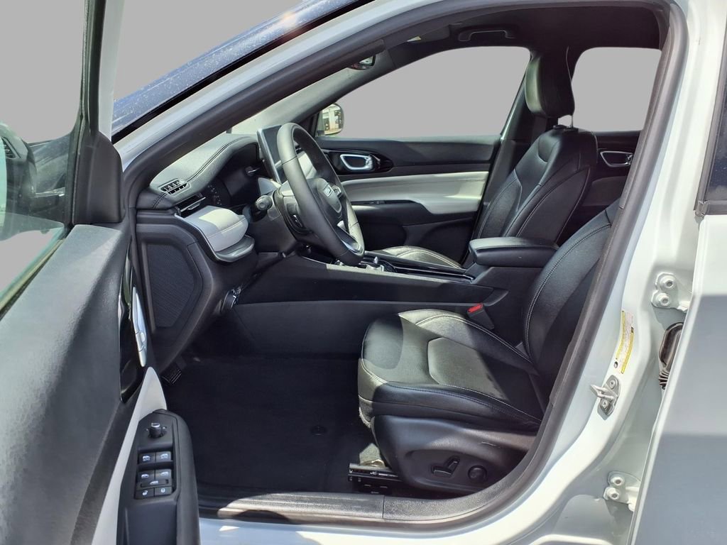 Used 2025 Jeep Compass Limited AWD/4WD image 21