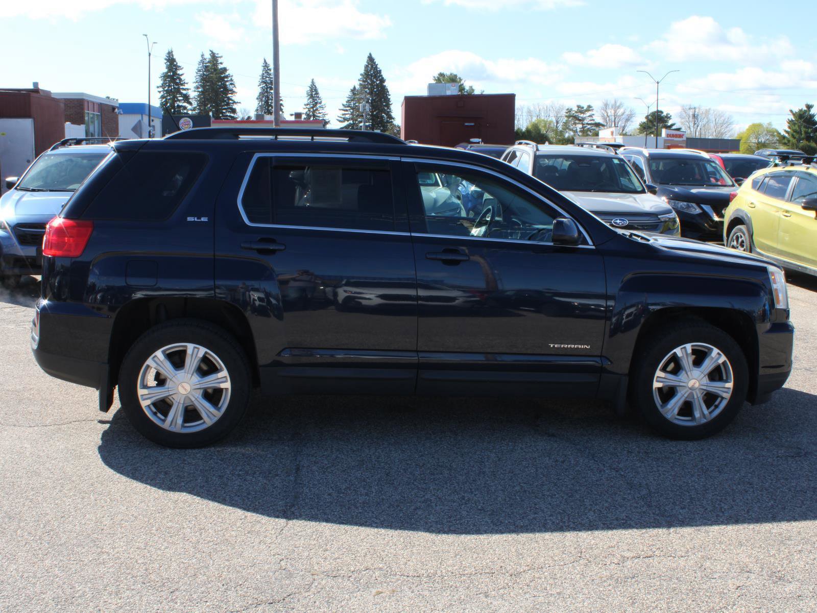 Used 2017 GMC Terrain SLE w/ Convenience Package AWD/4WD image 4