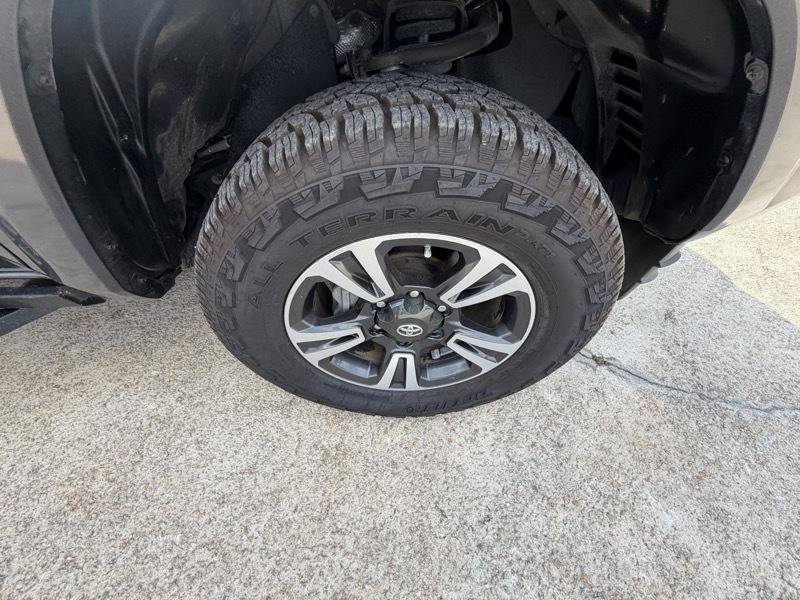 Used 2019 Toyota Tacoma TRD Sport w/ Technology Package AWD/4WD image 12