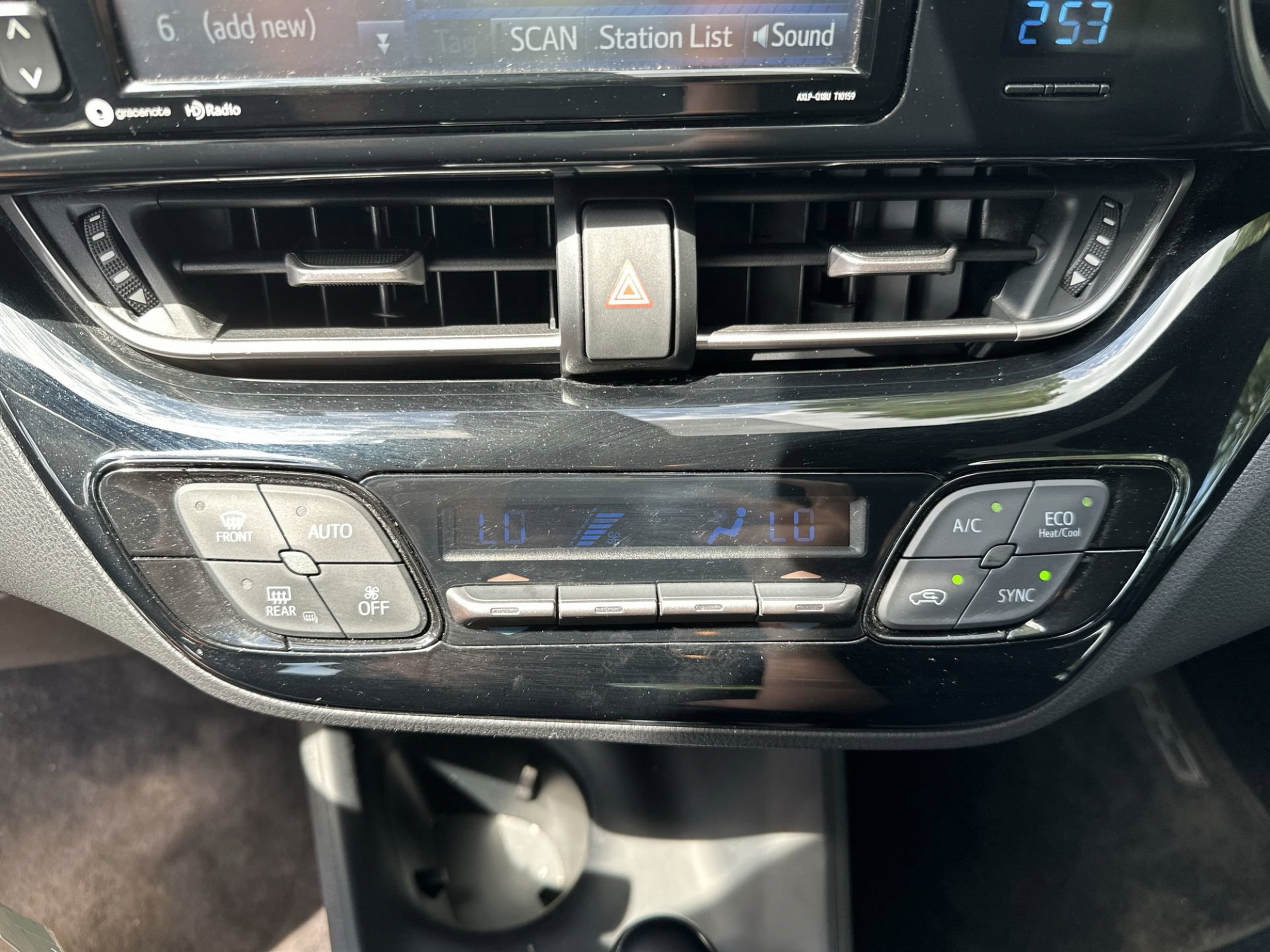Used 2018 Toyota C-HR XLE FWD image 16