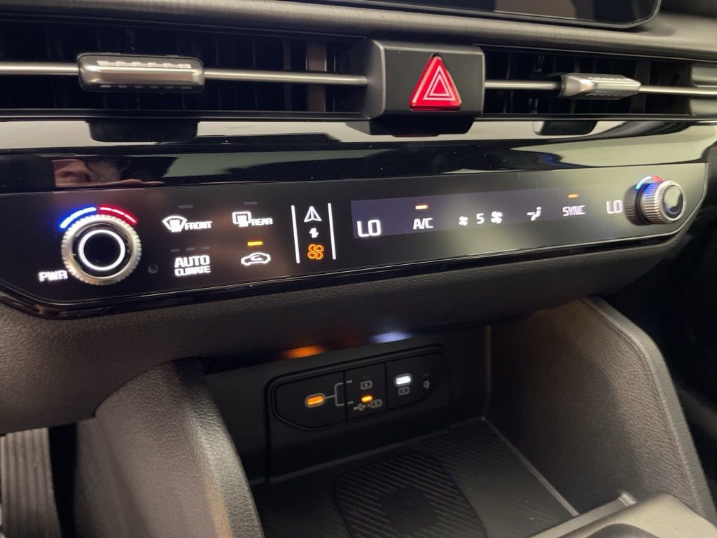 New 2026 Kia Sportage X-Line w/ X-Line Technology Package image 32