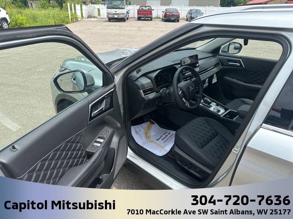 New 2025 Mitsubishi Outlander SEL image 20