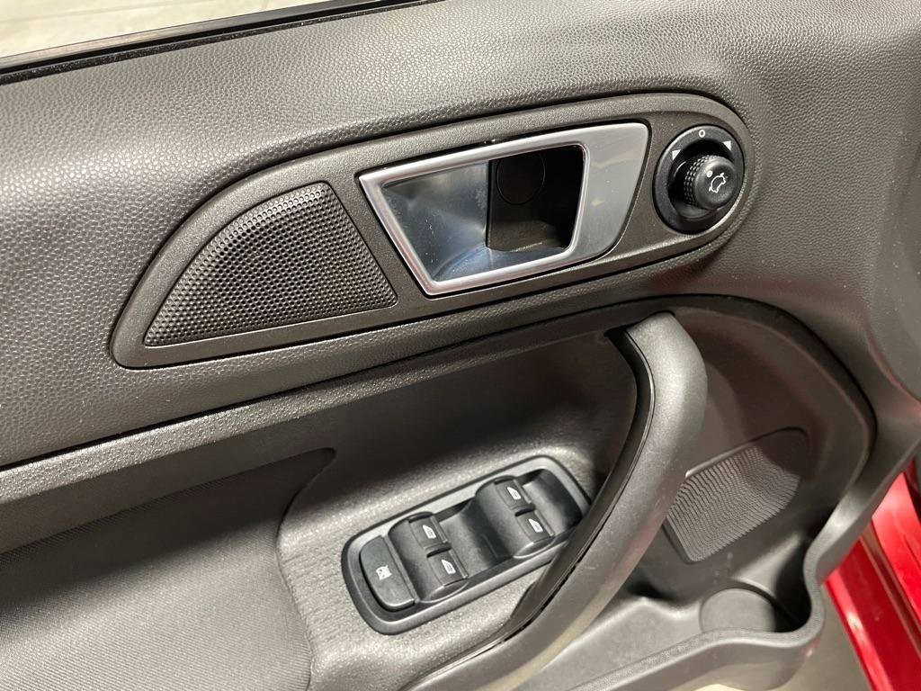 Used 2014 Ford Fiesta SE image 11
