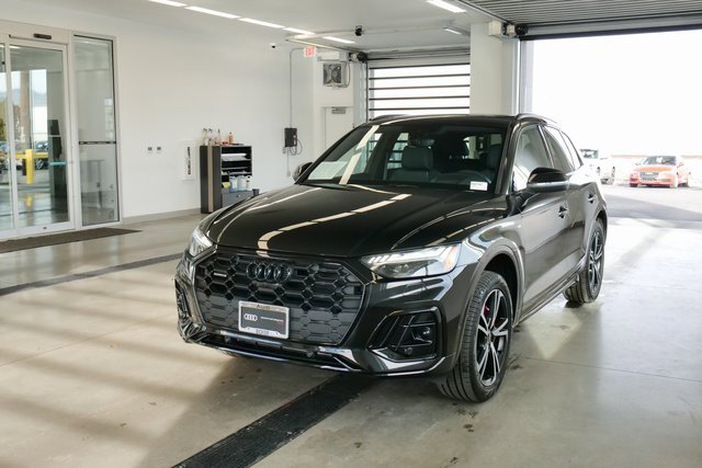 Certified 2025 Audi Q5 Prestige w/ Prestige Package image 3