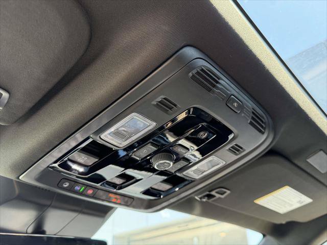Used 2025 Cadillac Escalade ESV Sport AWD/4WD image 35