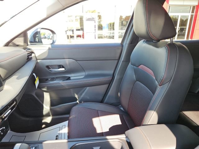 New 2026 Nissan Kicks SR w/ Cold Weather Package image 25