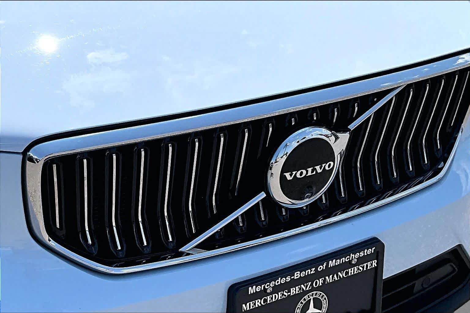 Used 2024 Volvo XC40 B5 Plus AWD/4WD image 31