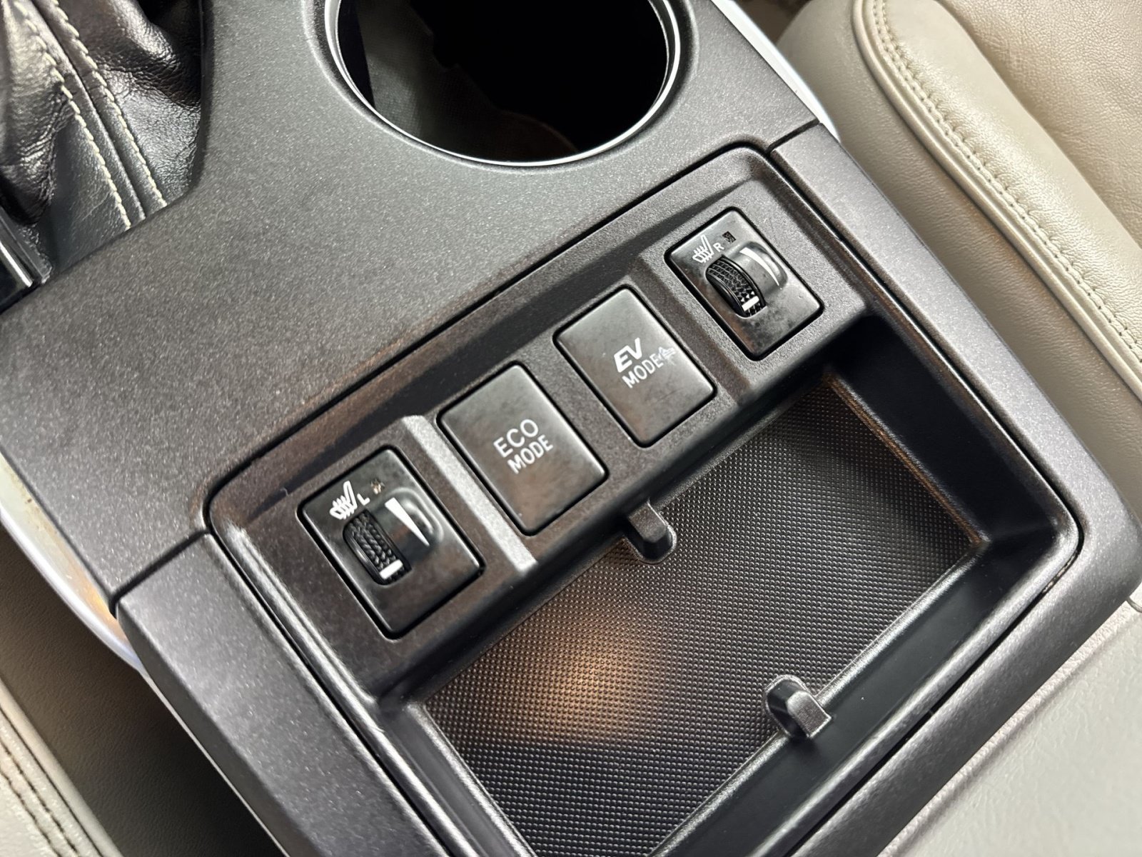 Used 2015 Toyota Camry XLE w/ Moonroof Package FWD image 43