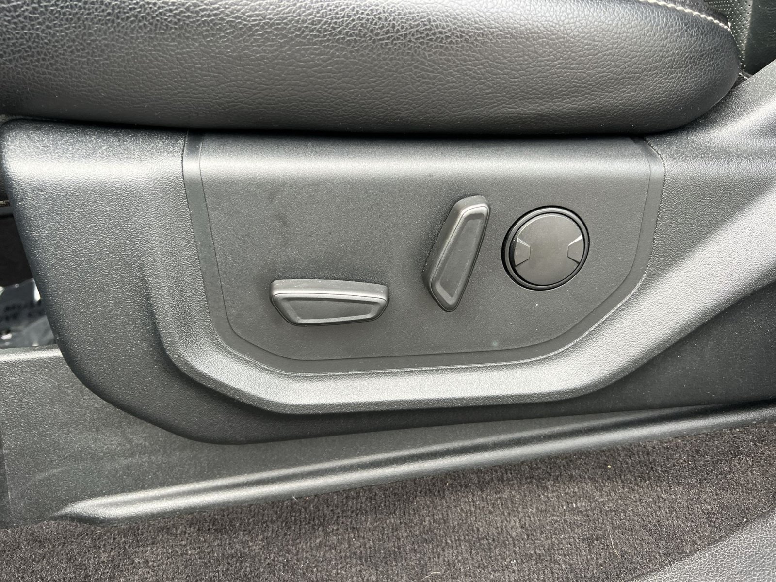 Certified 2019 Ford F150 Lariat w/ Equipment Group 502A Luxury AWD/4WD image 14