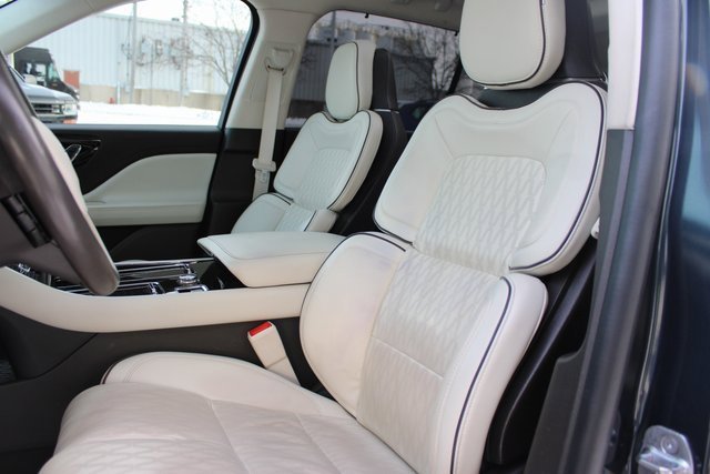 Used 2022 Lincoln Aviator Black Label w/ Dynamic Handling Package image 28