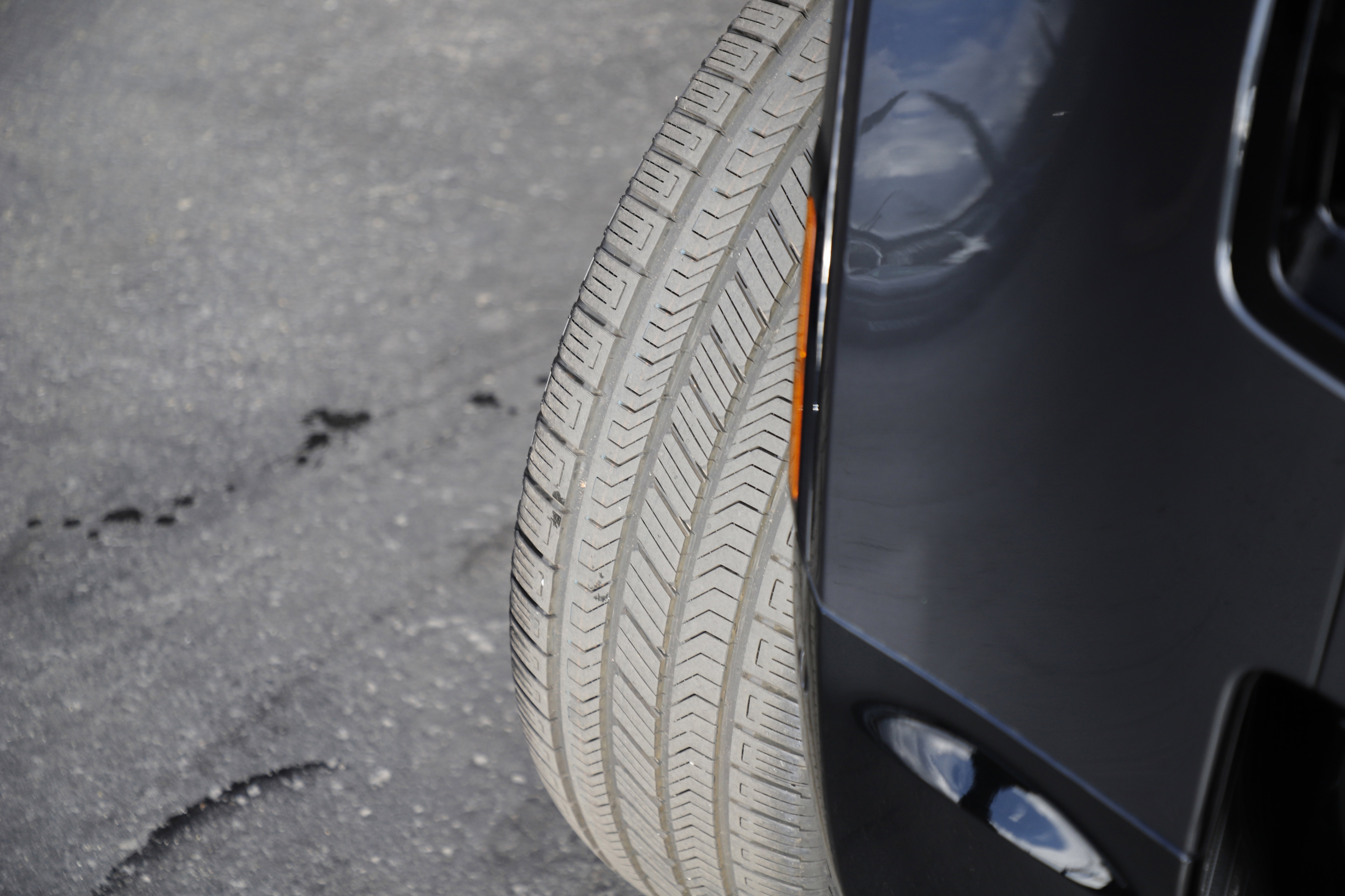 New 2026 Land Rover Defender 110 X-Dynamic SE image 3