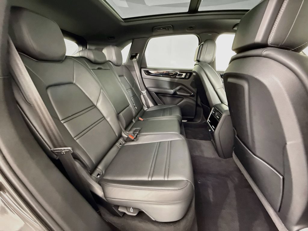Certified 2023 Porsche Cayenne AWD/4WD image 28