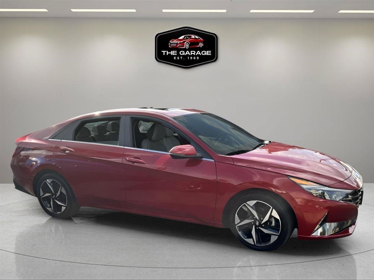 Used 2023 Hyundai Elantra Limited w/ Cargo Package FWD image 7