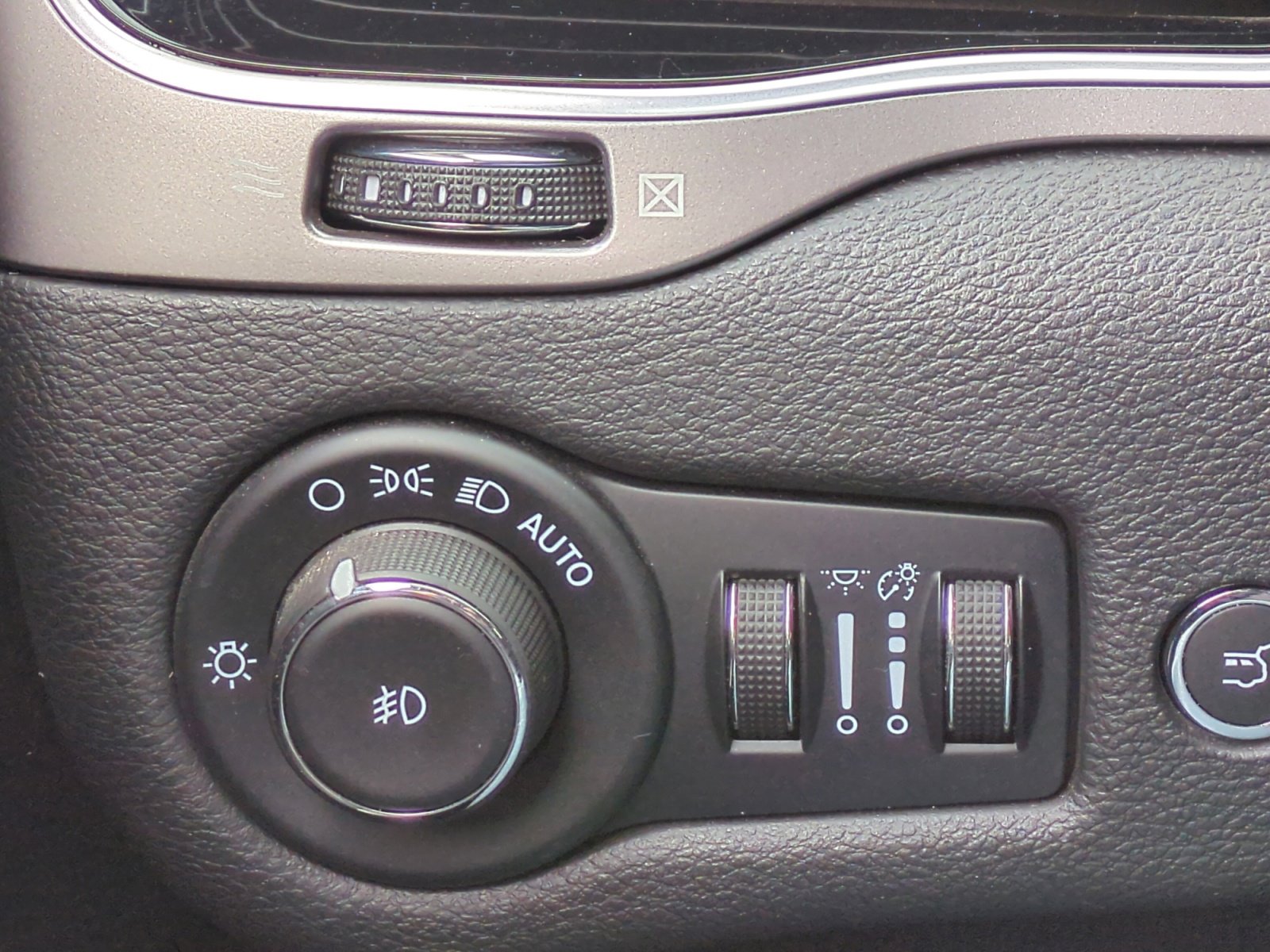 Certified 2022 Jeep Cherokee Limited image 30