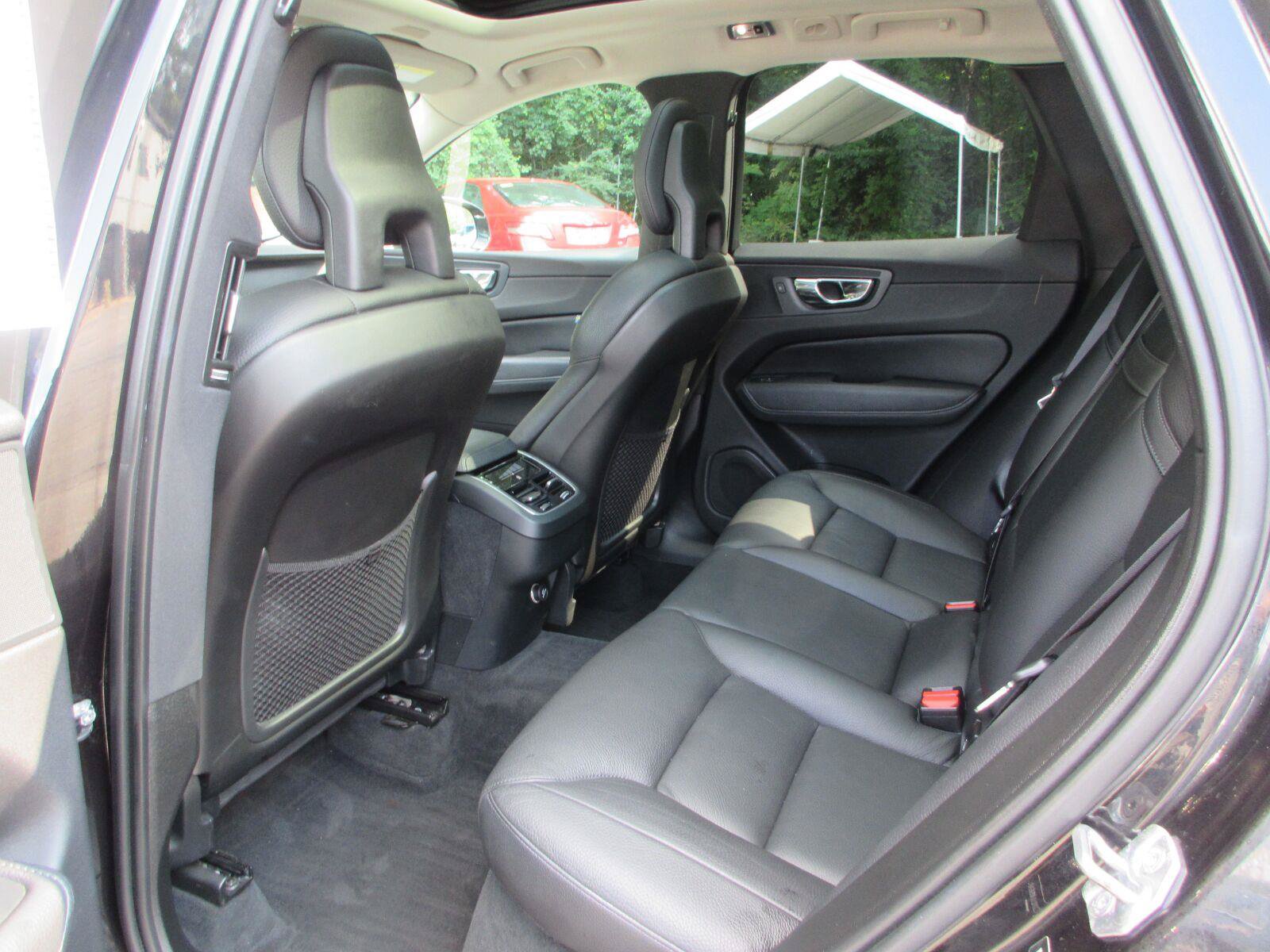Used 2018 Volvo XC60 T5 Inscription w/ Convenience Package AWD/4WD image 17