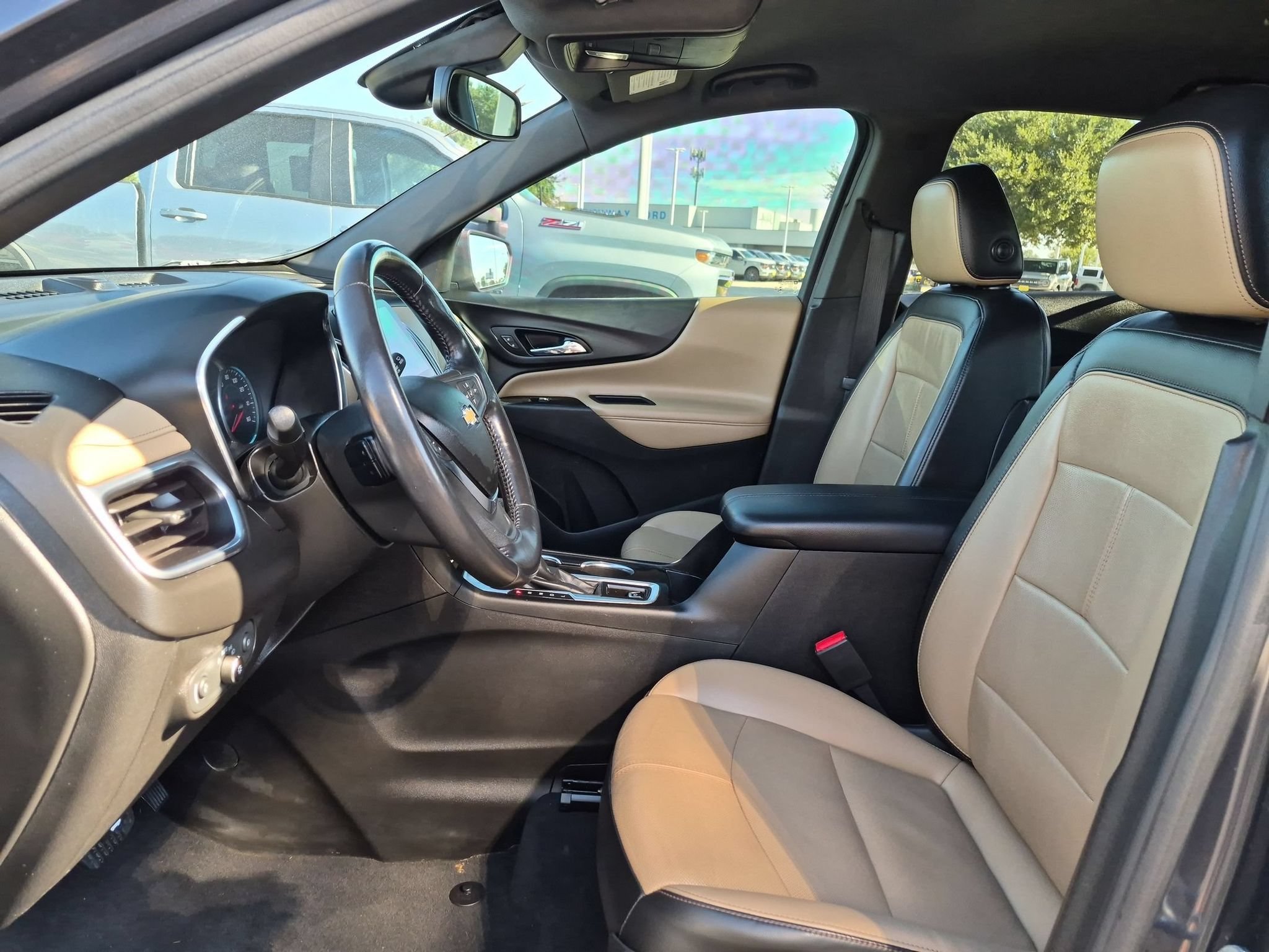 Used 2022 Chevrolet Equinox Premier FWD image 9