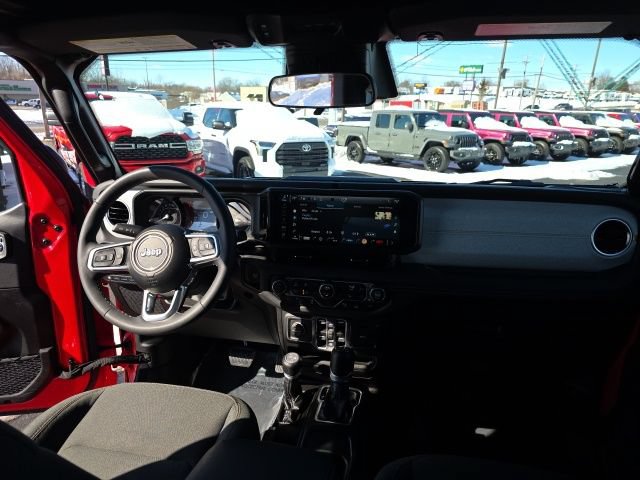 Used 2025 Jeep Wrangler Unlimited Sahara w/ Safety Group AWD/4WD image 42