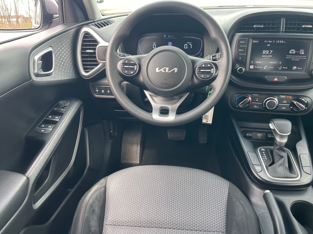 Used 2024 Kia Soul LX w/ Option Group 015 FWD image 2