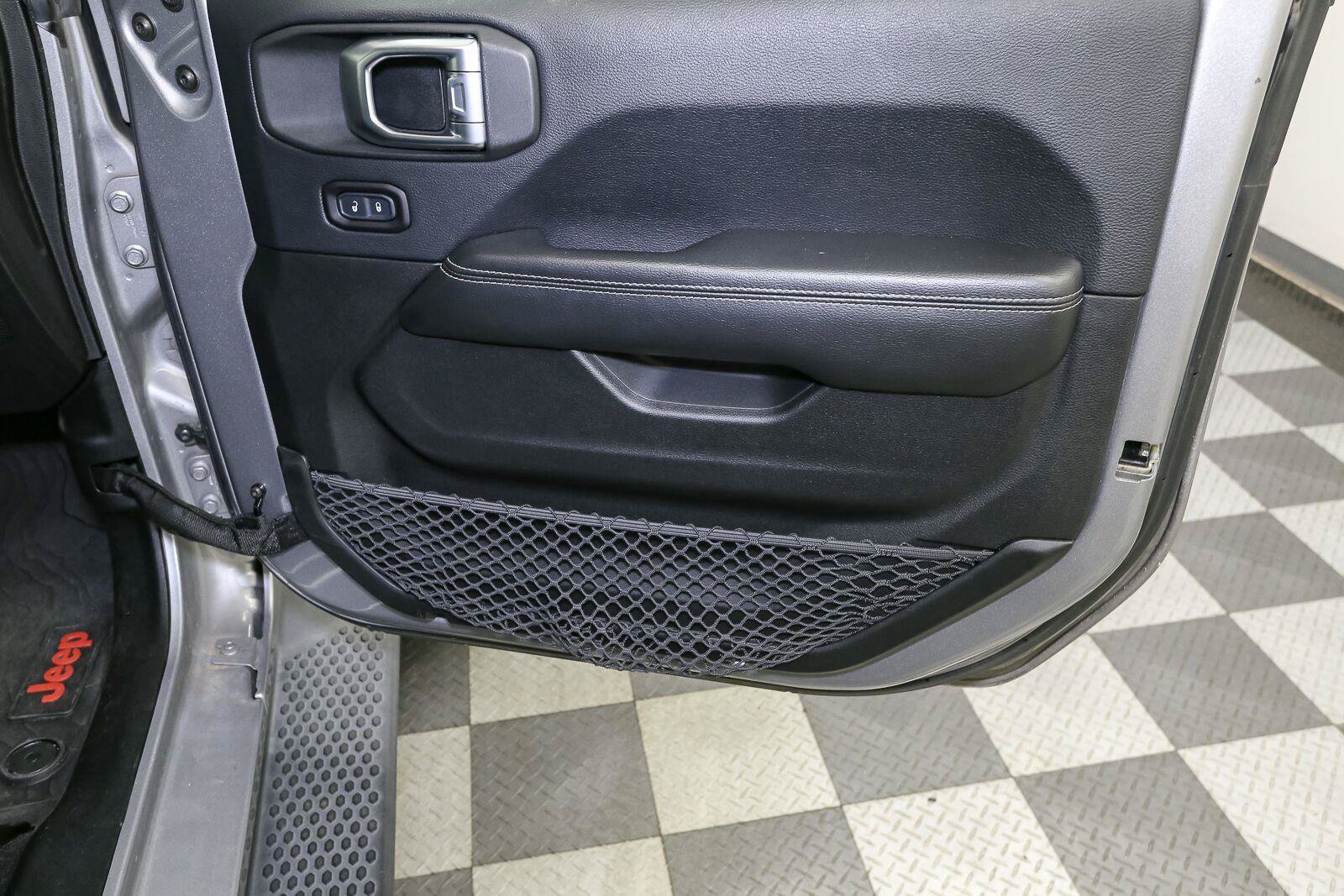 Used 2018 Jeep Wrangler Unlimited Sahara w/ Uconnect 4C Nav & Sound Group AWD/4WD image 20