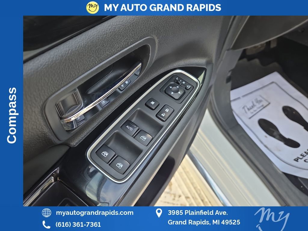 Used 2018 Mitsubishi Outlander SEL image 11