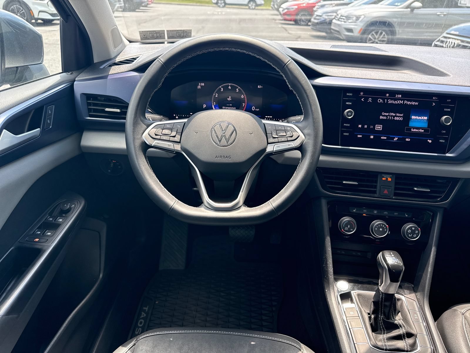 Certified 2023 Volkswagen Taos SE w/ Black Wheel Package FWD image 14