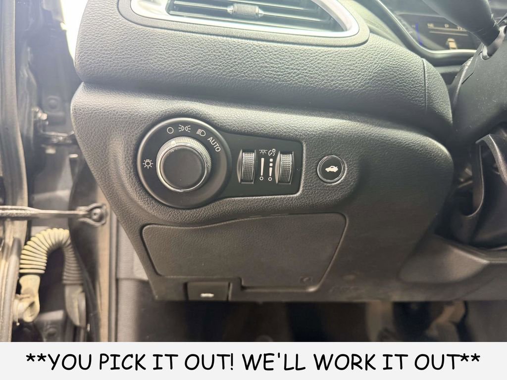 Used 2016 Chrysler 200 Limited FWD image 14