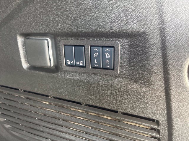 Used 2025 GMC Yukon Denali Ultimate w/ LPO, Floor Liner Package AWD/4WD image 10