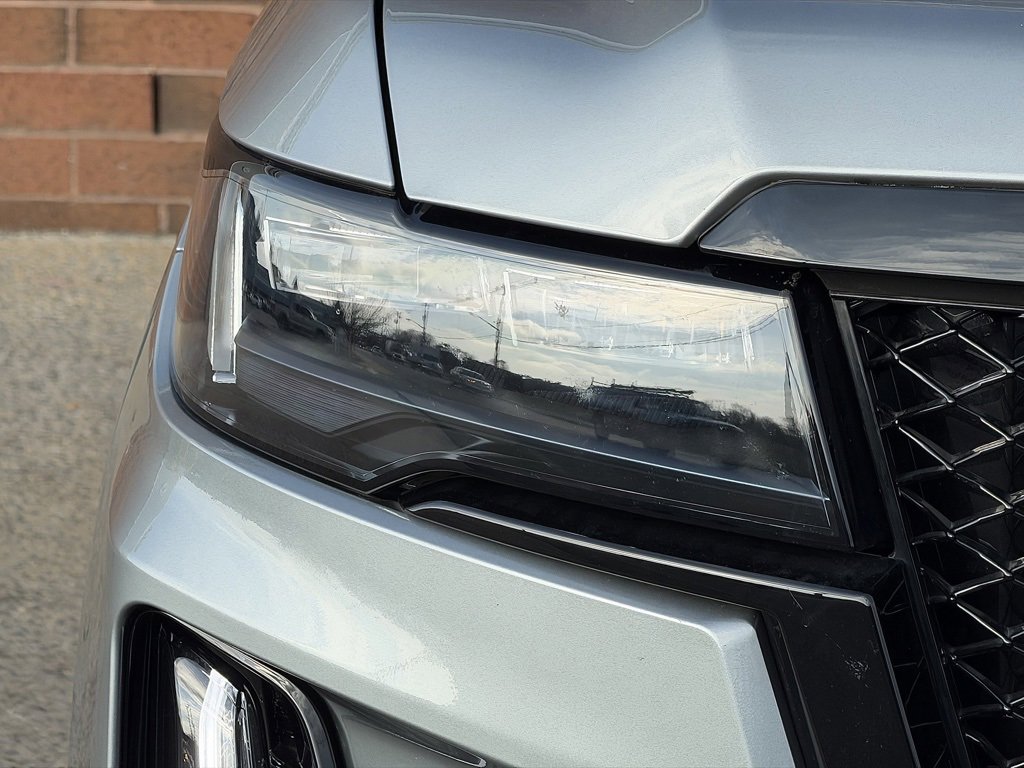 Used 2023 Cadillac Escalade V w/ LPO, ONYX Package image 12