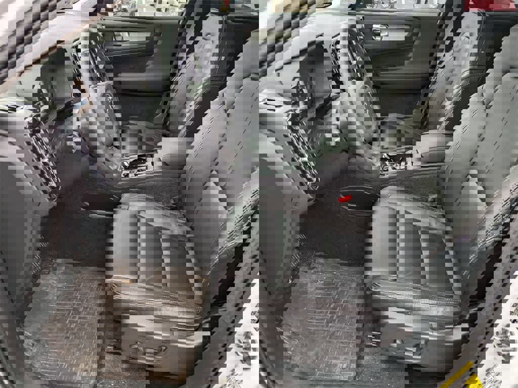 Used 2023 Volvo XC40 B5 Plus w/ Driver Assist Package image 13