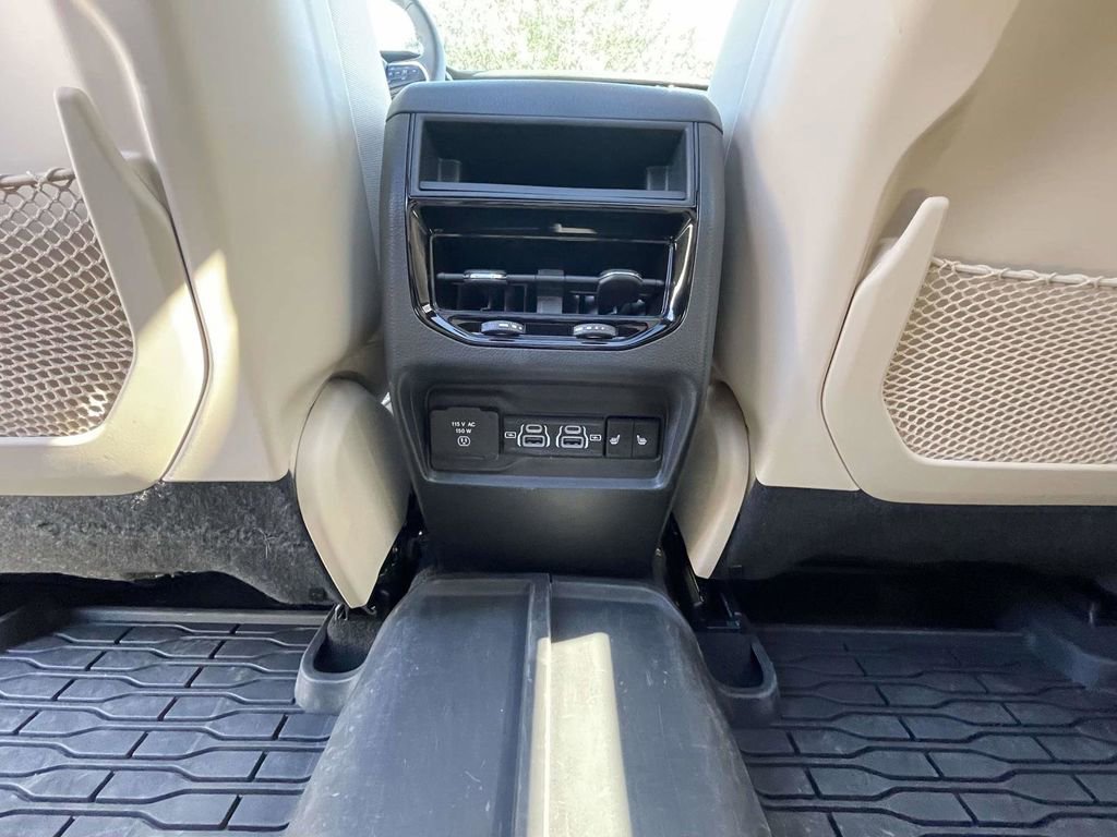 Used 2024 Jeep Grand Cherokee Limited w/ Luxury Tech Group II AWD/4WD image 18