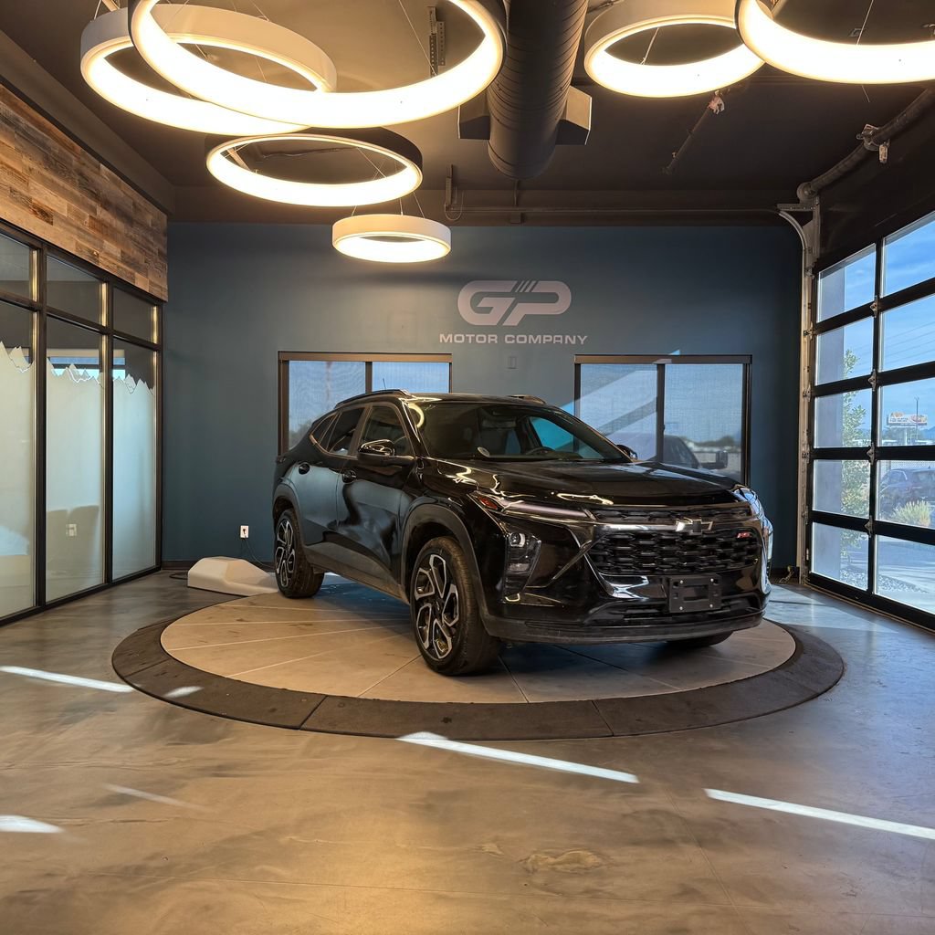 Used 2025 Chevrolet Trax RS w/ Sunroof Package