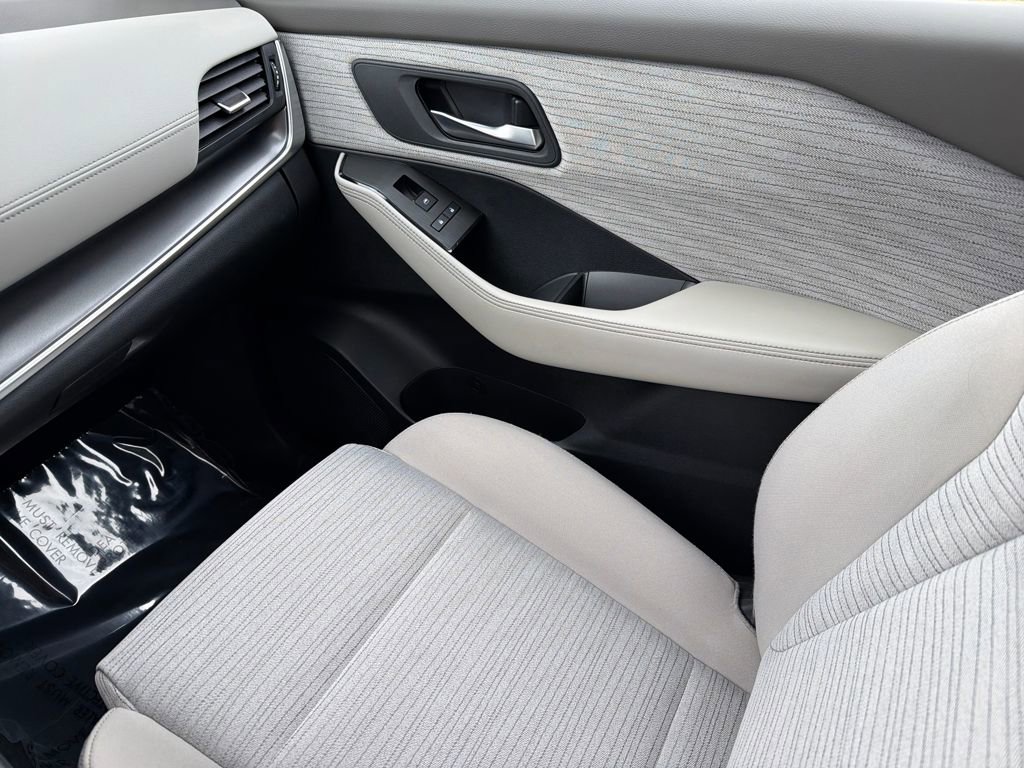 Used 2023 Nissan Rogue SV image 29