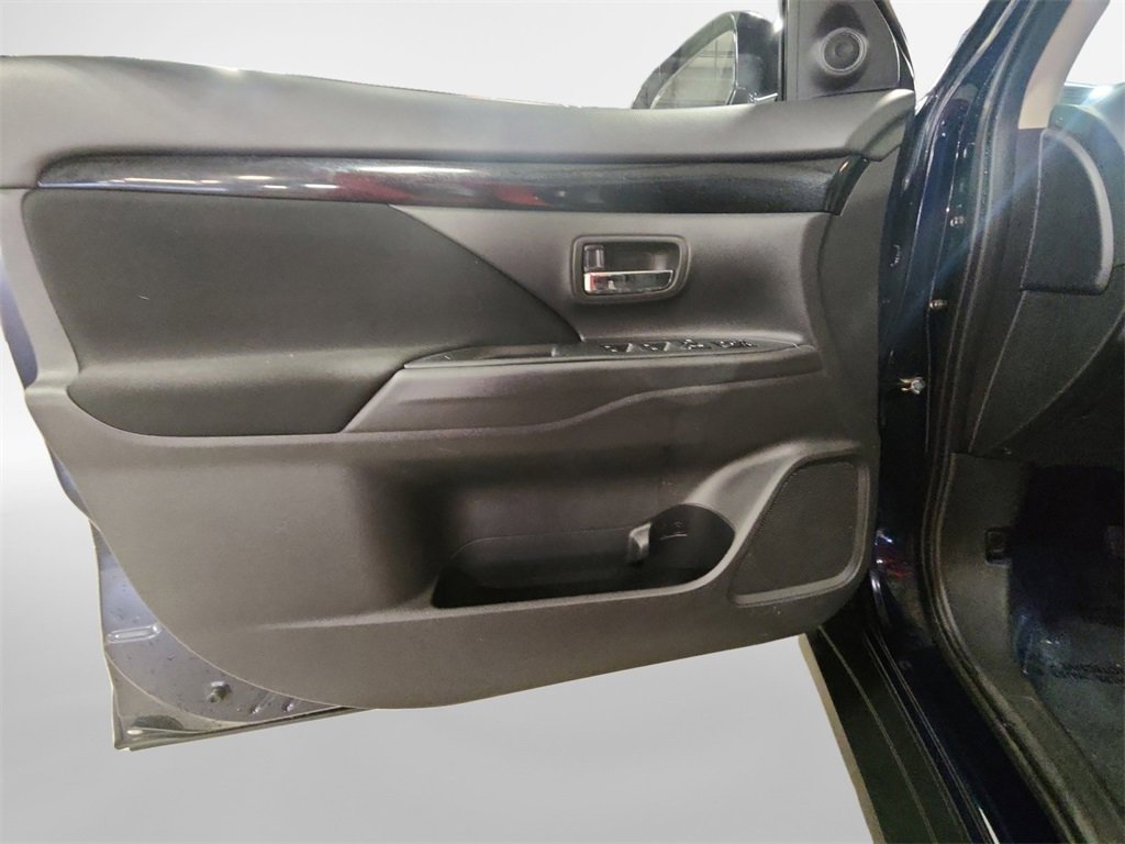 Used 2019 Mitsubishi Outlander ES image 14