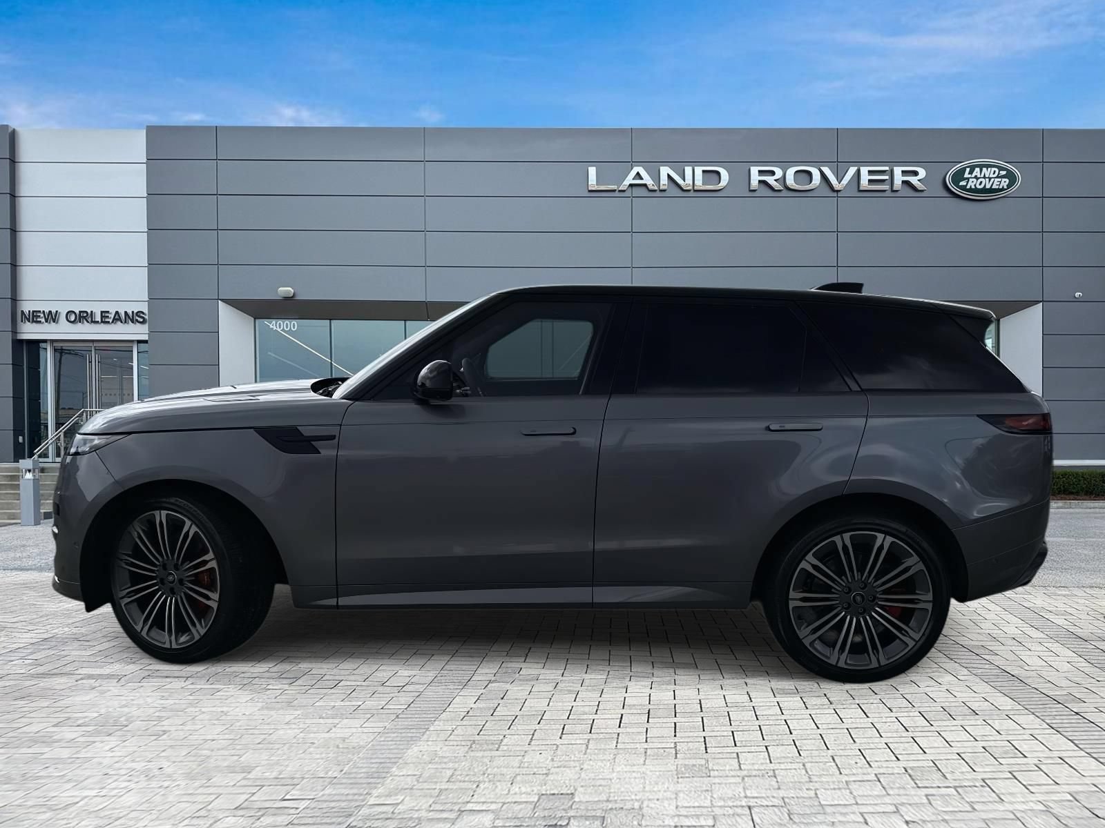 New 2025 Land Rover Range Rover Sport Dynamic SE AWD/4WD image 2