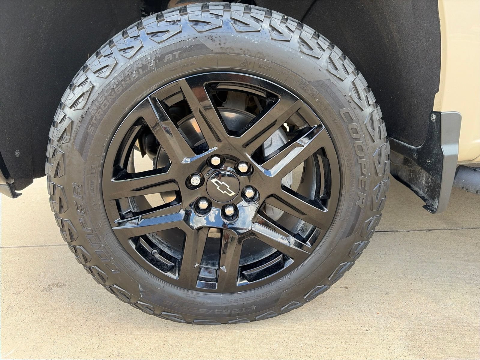 Used 2022 Chevrolet Silverado 1500 Custom Trail Boss w/ LPO, Dark Essentials Package AWD/4WD image 9