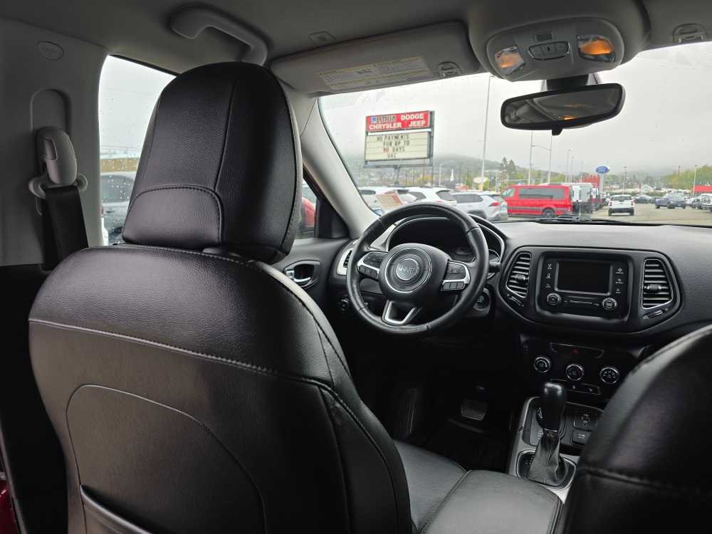 Used 2018 Jeep Compass Latitude w/ Cold Weather Group image 10