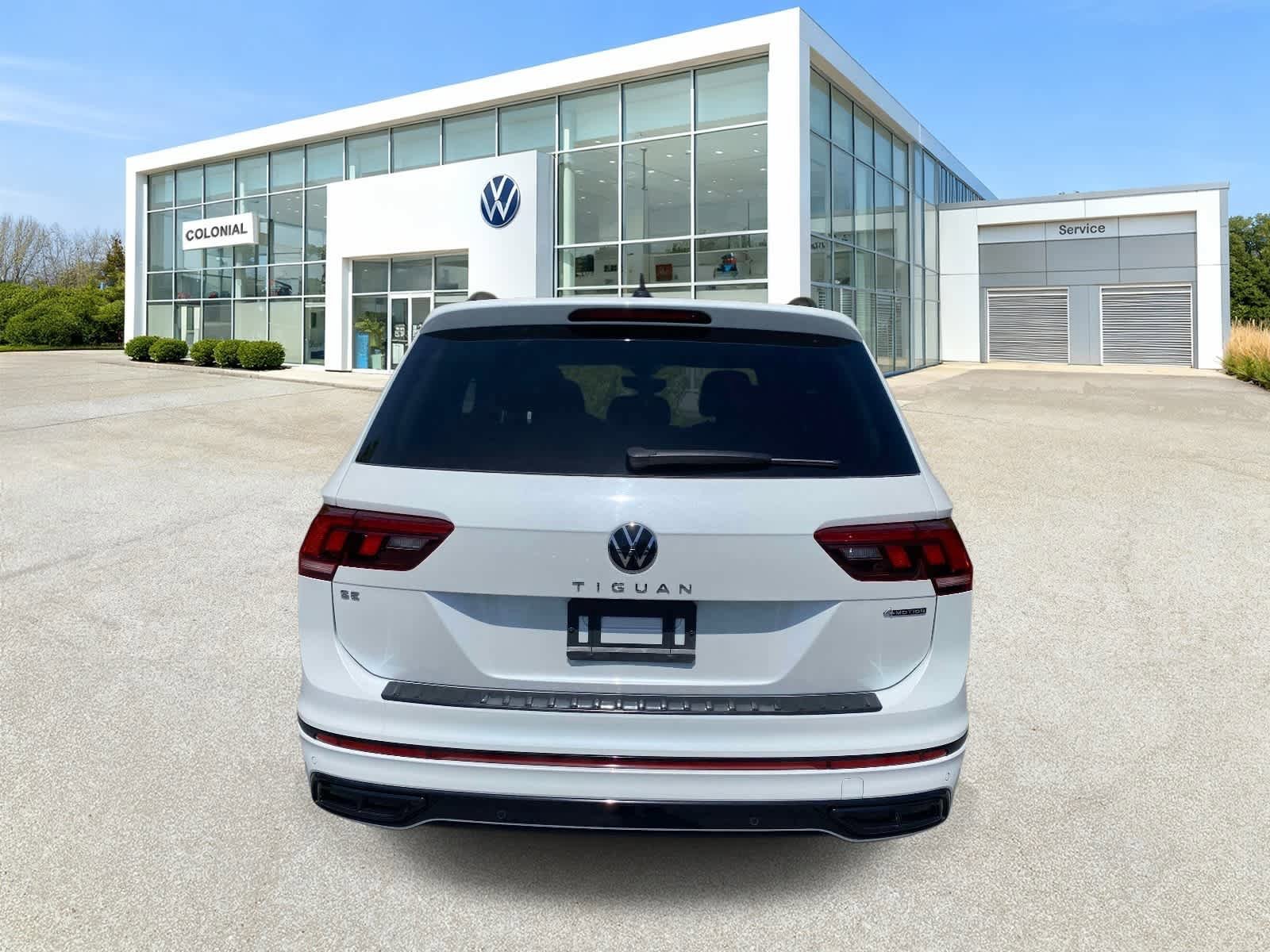 Used 2023 Volkswagen Tiguan SE R-Line AWD/4WD image 4